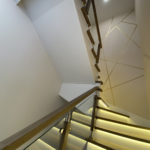 Облицовка бетонного каркаса лестницы