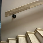 Покрытие элеменов лестниц выполнено с использованием лаков , эмалей и морилок , фирмы  Хелиос