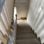 Облицовка металлического каркаса лестницы