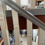 Облицовка металлического каркаса лестницы