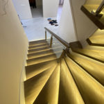 Облицовка бетонного каркаса лестницы