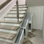 Пристеночная панель и обшивка каркаса лестницы ,Мдф покрашен эмалью   Хелиодур , в рал 9003